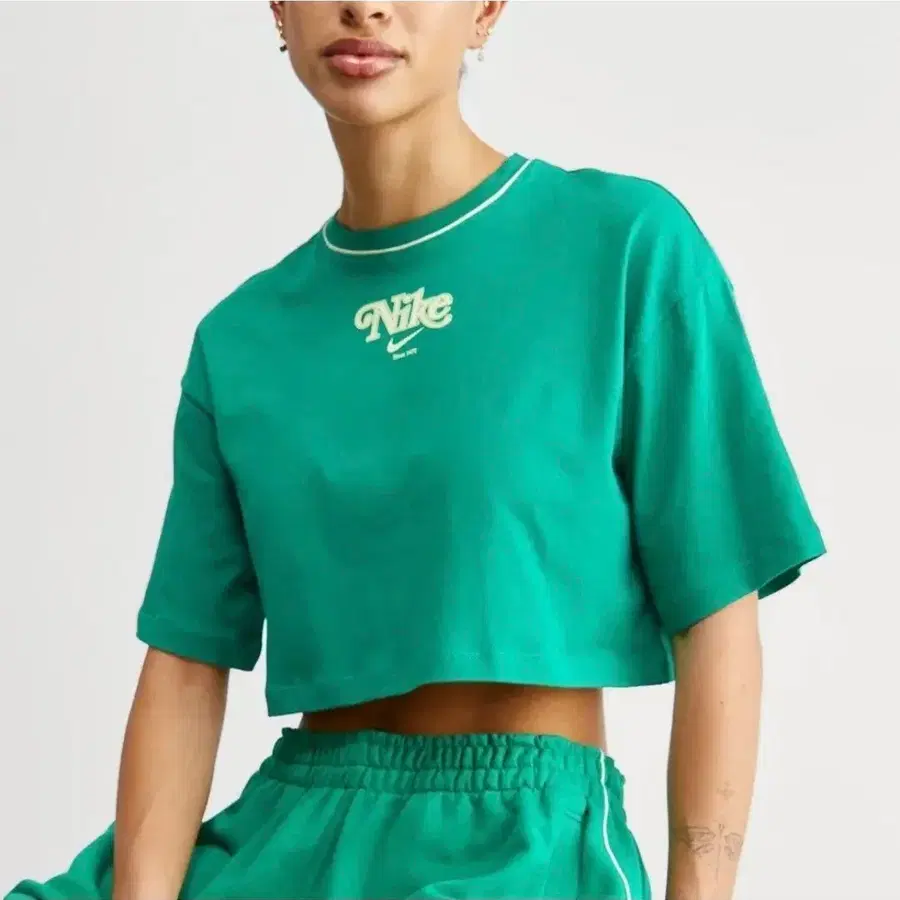 나이키 여성 크롭 반팔 티셔츠 그린