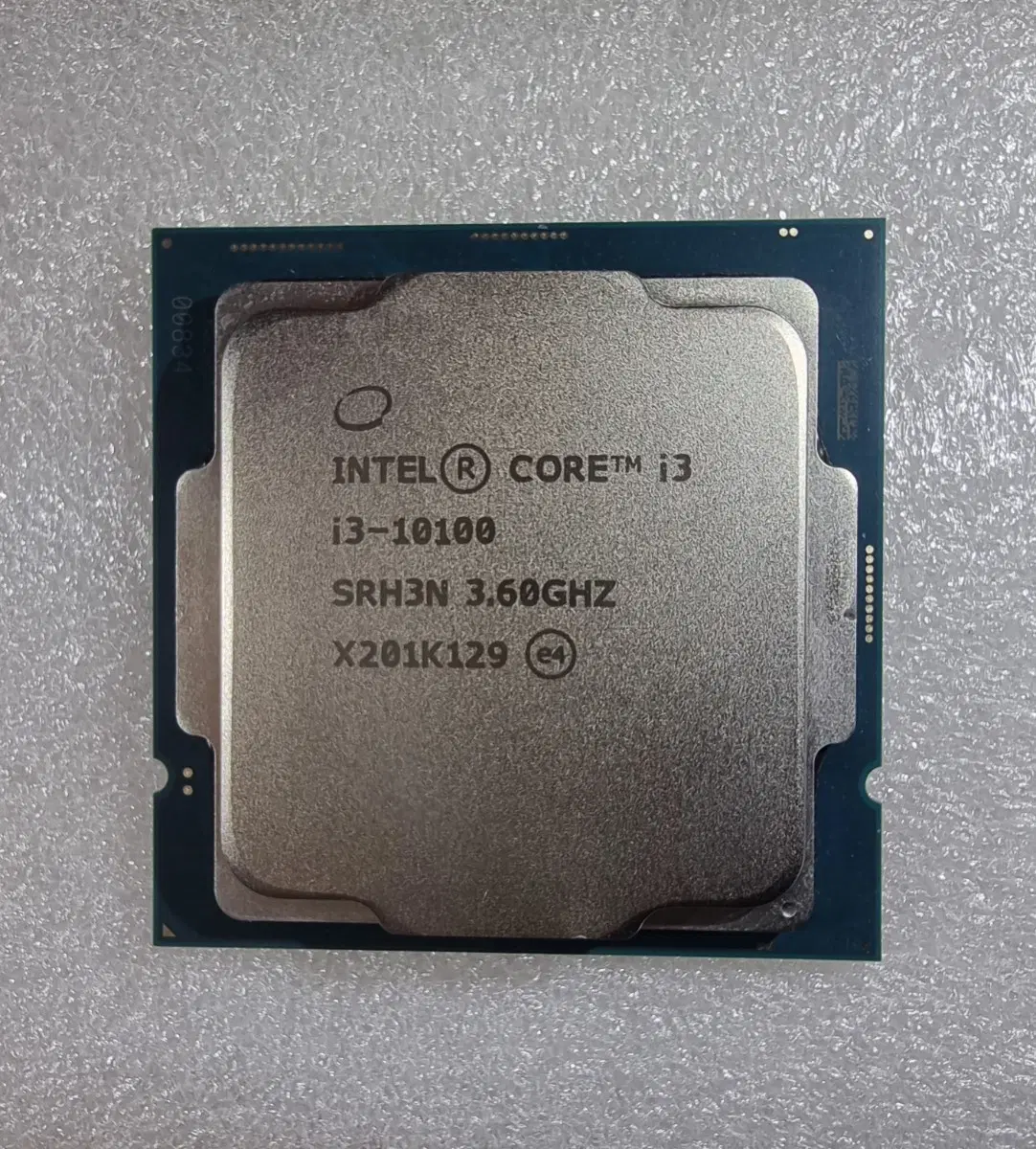 인텔 10세대 CPU i3 - 10100 ( 내장 그래픽 있는 타입 )