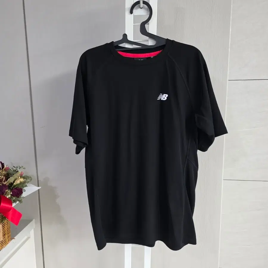 뉴발란스 반팔티 블랙
