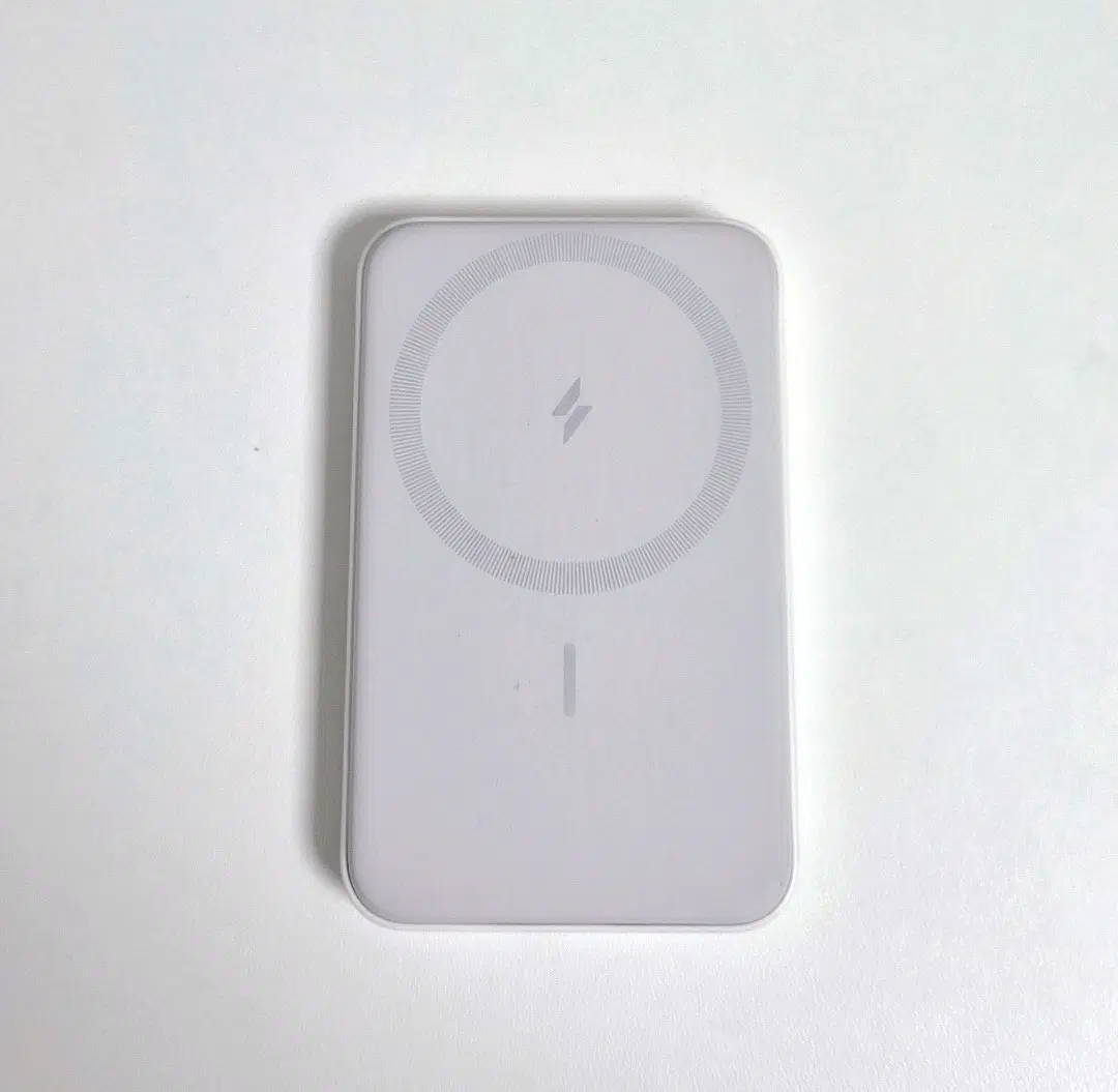 앤커 5000 mAh 맥세이프 충전기 화이트 자석 보조배터리