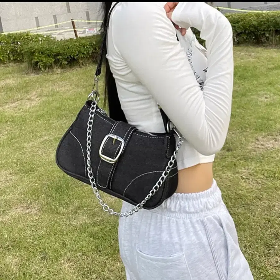 체인 숄더백 블랙 에이블리