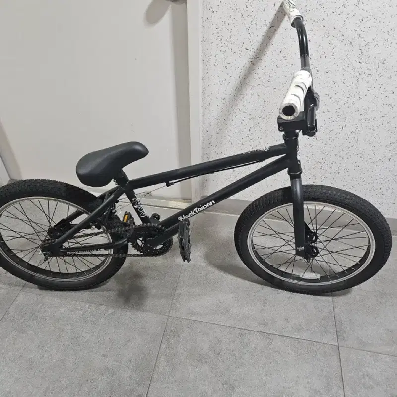 bmx 블랙타이판 자전거 입니다 네고가능