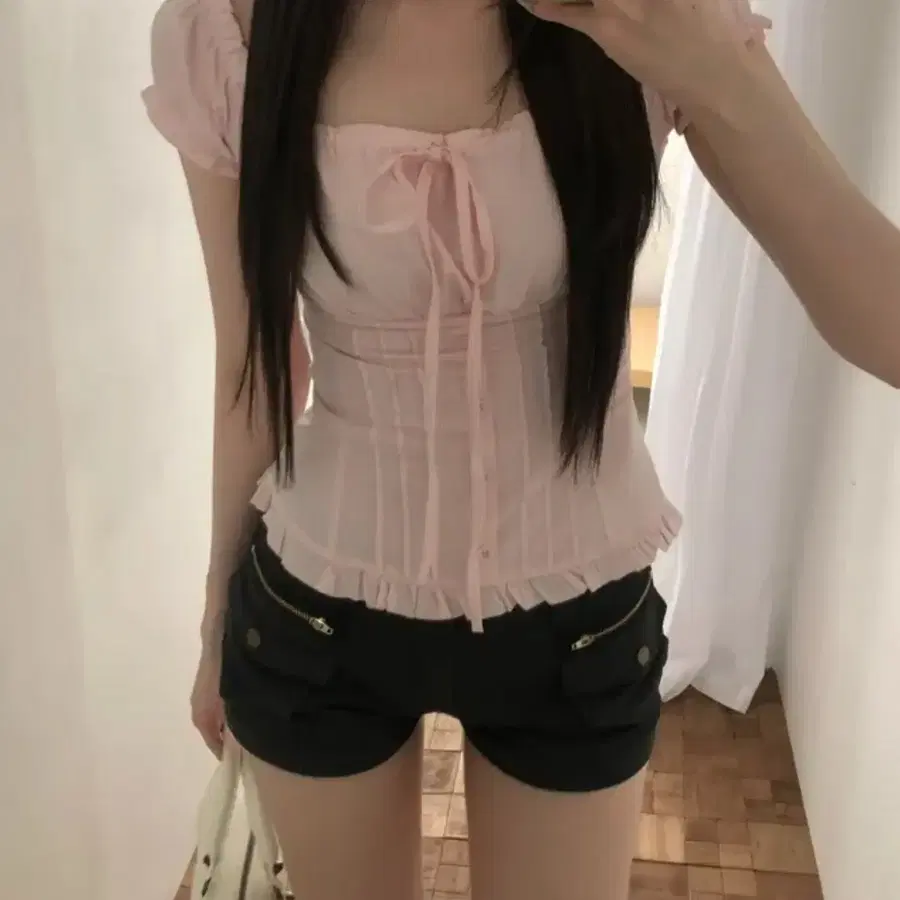 새상품 핑크색 프릴 반팔 오프숄더 여름 블라우스 에이블리