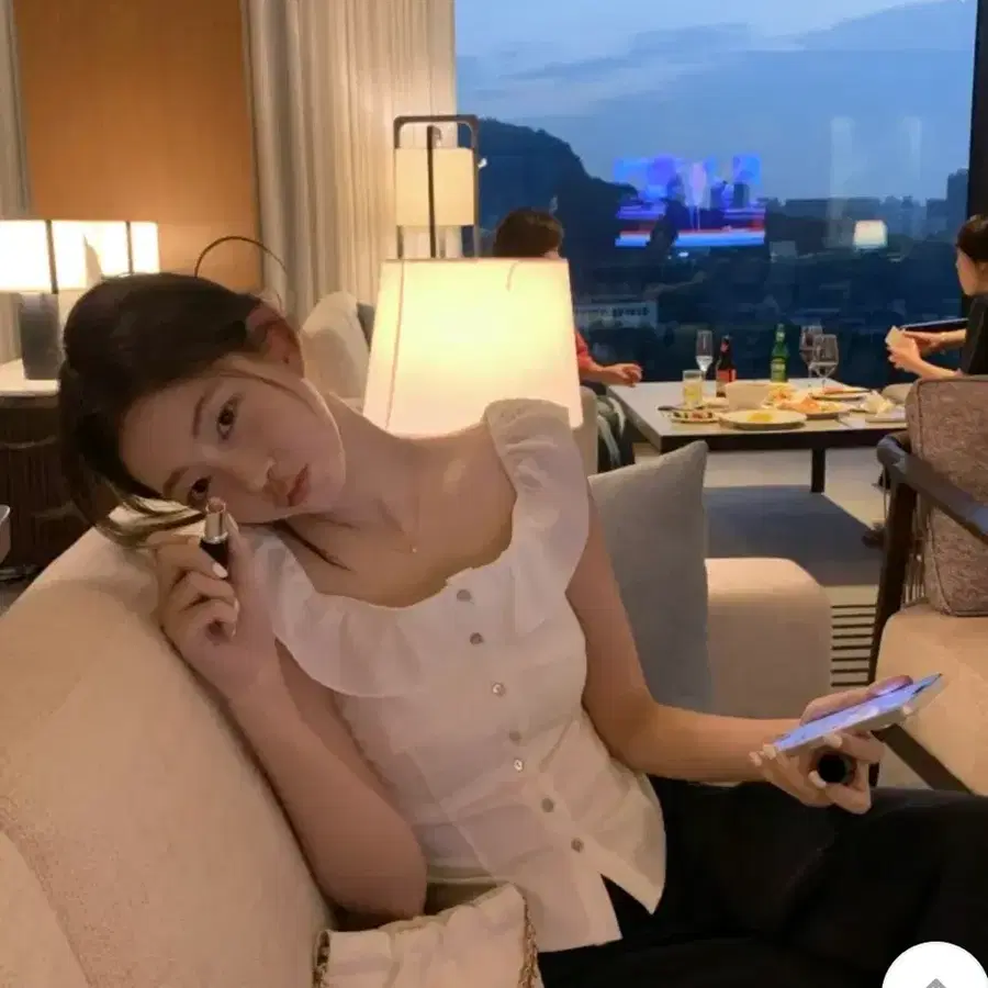 제니오 셸리 프릴 블라우스