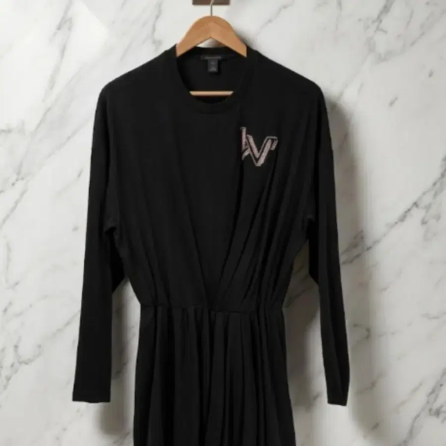 [정품] 루이비통 니콜라 제스키에르 19SS RTW 실크 디테일 미니 원피스 블랙 XS