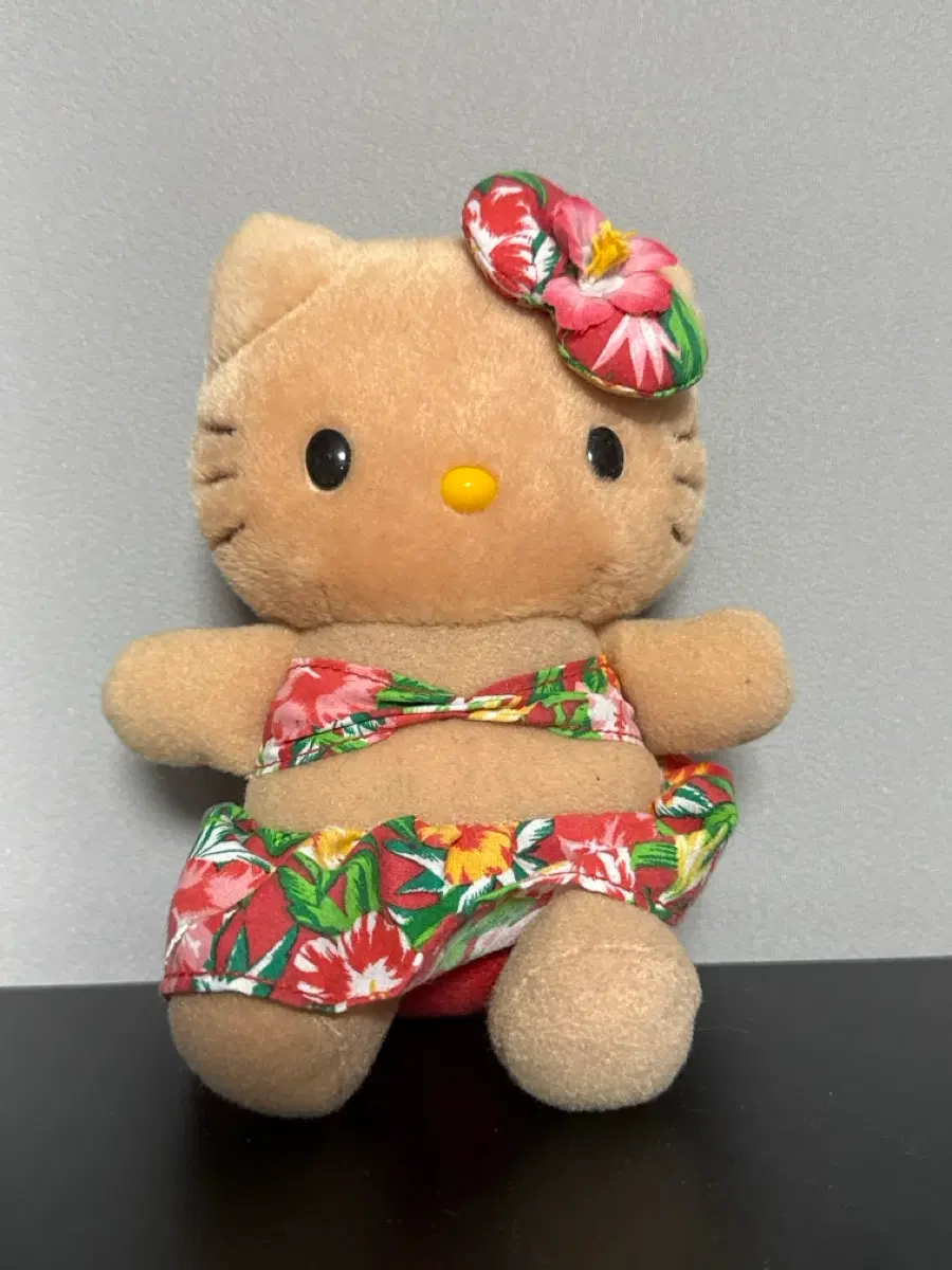 산리오 하와이안 태닝 비키니 키티 인형