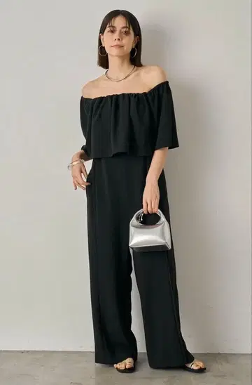 블랙 오프숄더 올인원