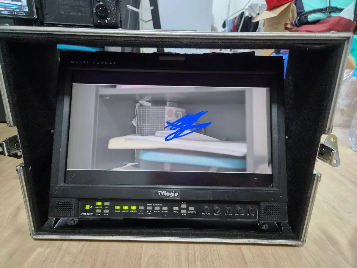 TVLogic LVM-173W 멀티포맷 모니터 (케이스 포함)