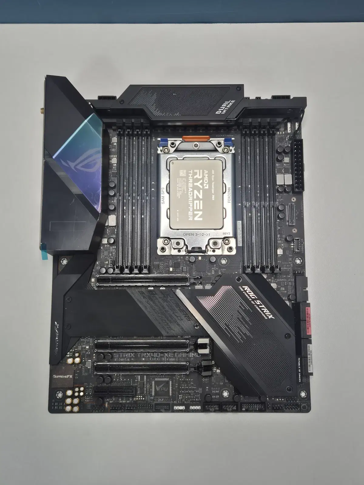 ASUS ROG STRIX TRX40-XE GAMING + AMD Ryzen Threadripper 3960X