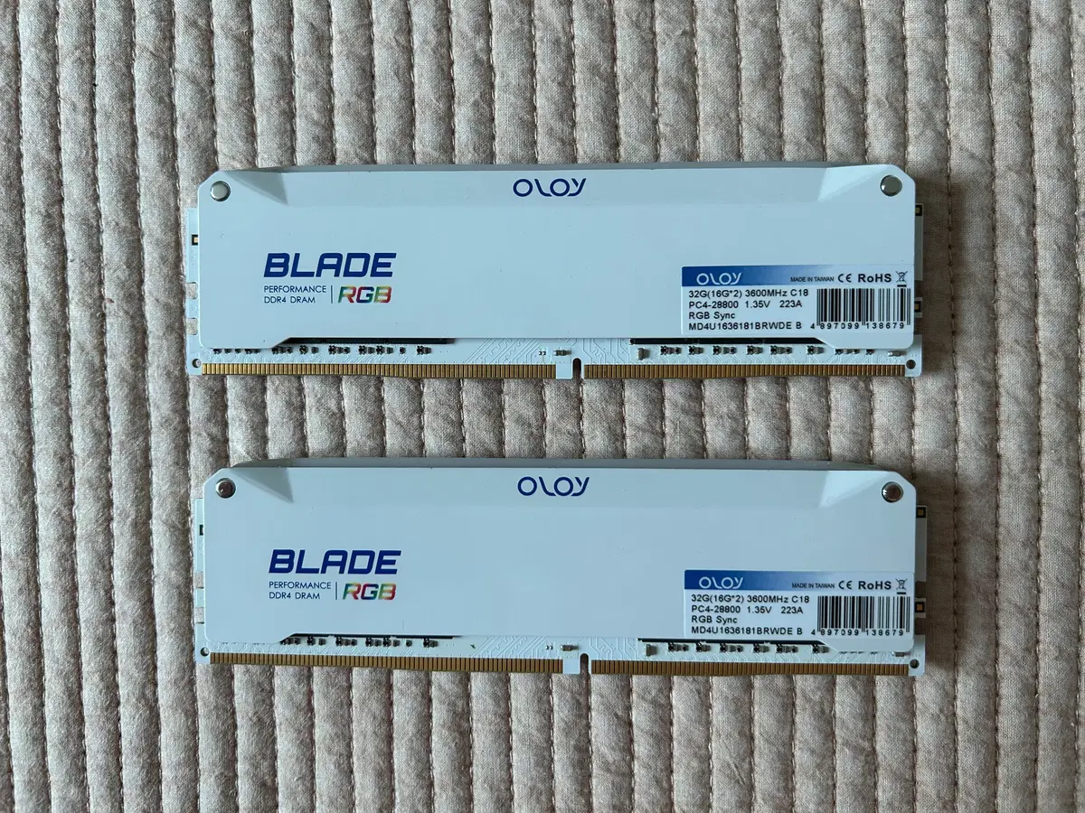 OLOy DDR4-3600 CL18 BLADE RGB 화이트 16기가 2개 총32기가