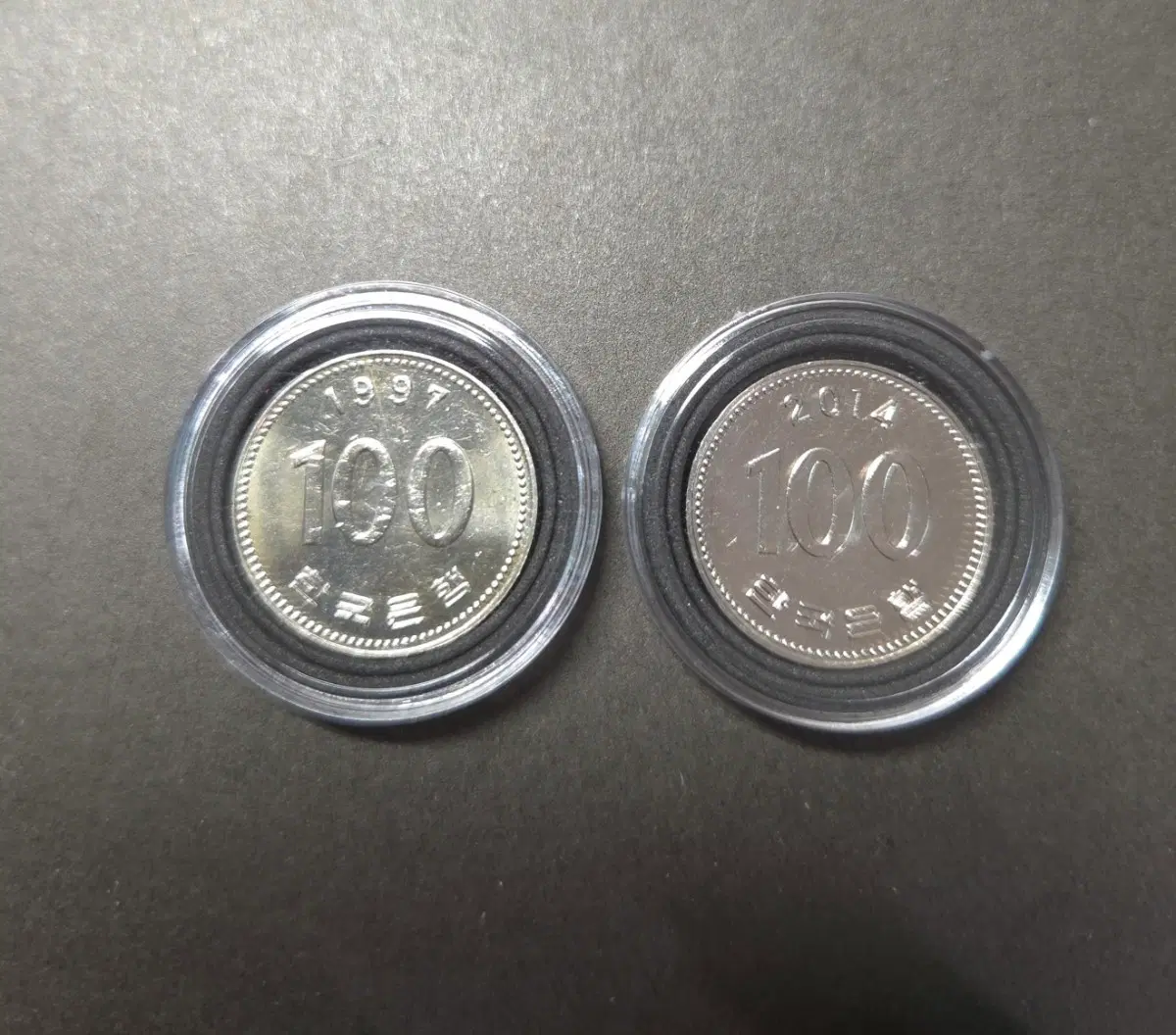 귀한 미사용 1997년100원 2014년100원 2개모두 희귀동전수집용