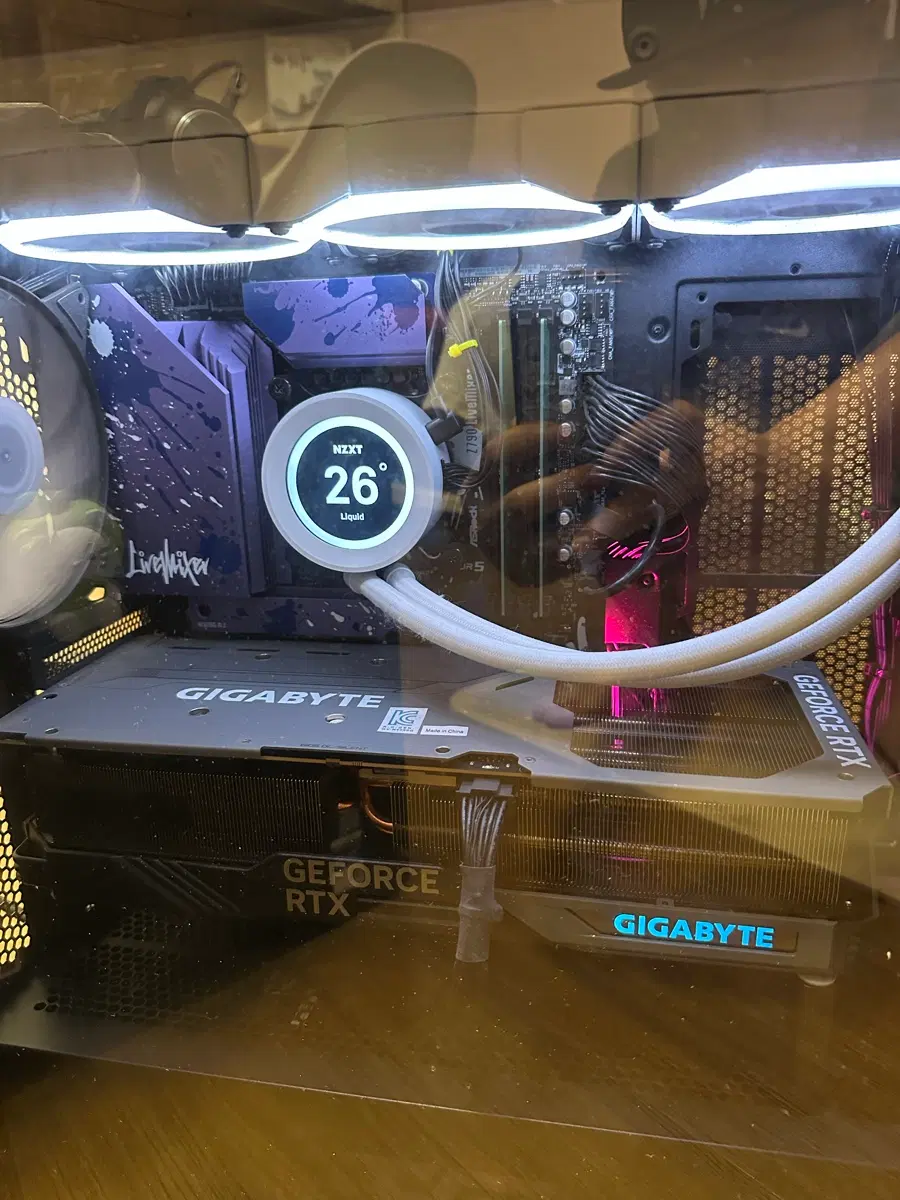RTX4090그래픽카드 NZXT 수냉쿨러 포함