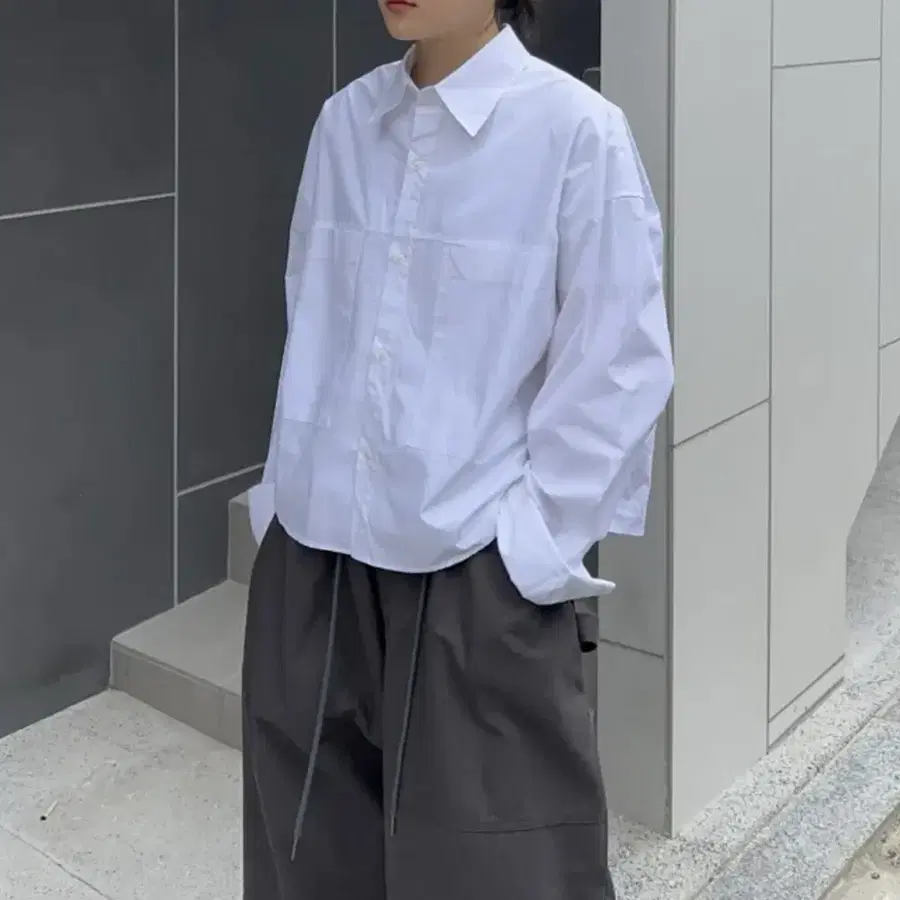 오버핏 긴팔 크롭 셔츠 화이트 새상품