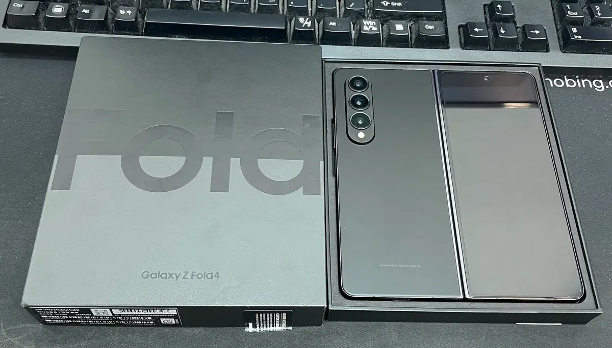 갤럭시Z폴드4 블랙 256GB 무잔상 상태좋은 중고49만9천팝니다