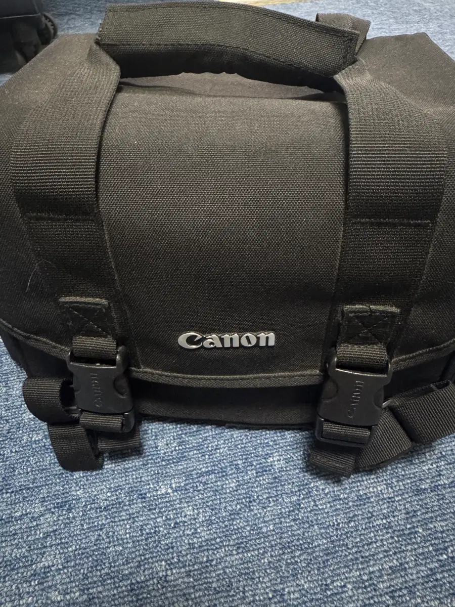 Canon EOS 550D + EF-S 18-55mm IS + EF 50mm 1.8 II + 카메라 가방 일괄 판매