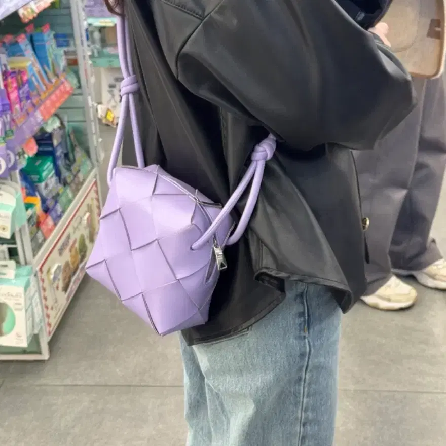 보테가베네타 인트레치아토 미니백 라벤더