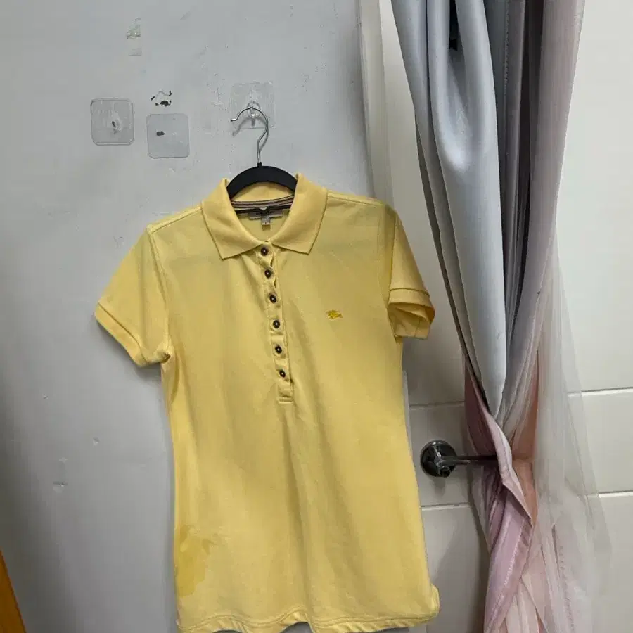 버버리 런던 여성 옐로우 반팔