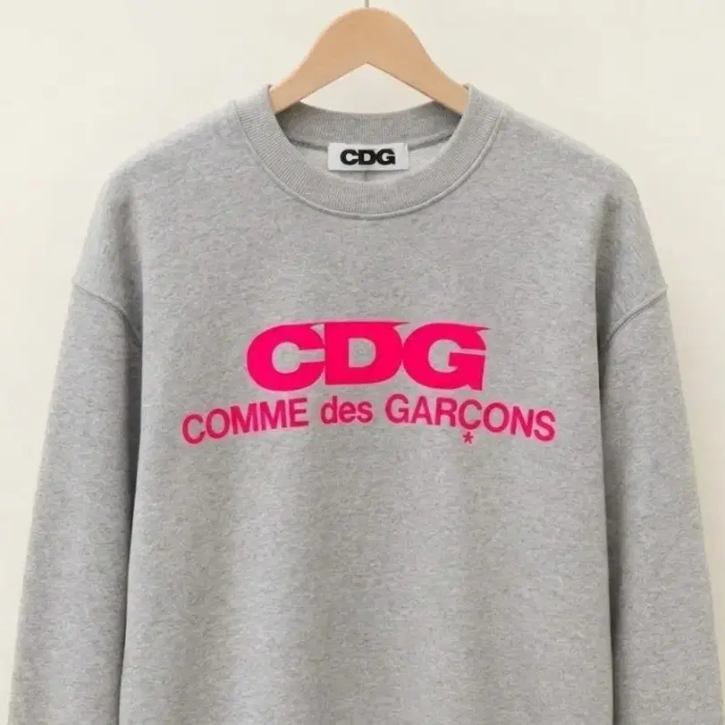 #최저가 CDG 꼼데가르송 맨투맨 핑크 로고