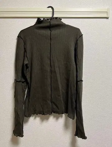 notconventional high neck mellow top