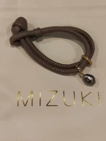 MIZUKI 가죽 팔찌 다이아몬드 블랙 펄 참 포함