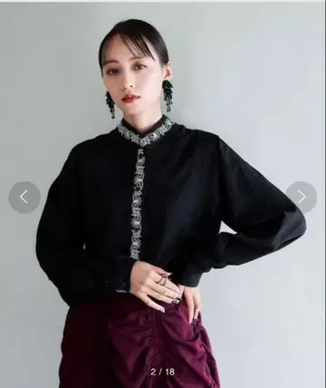 HARE 자수 스탠드 카라 셔츠 블랙