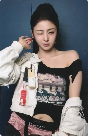 LE SSERAFIM MINI PHOTO CARD YUNJIN PUREFLOW pt.1 POP-UP 01