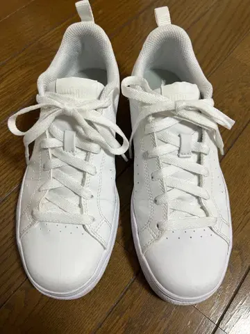 PUMA 화이트 스니커즈