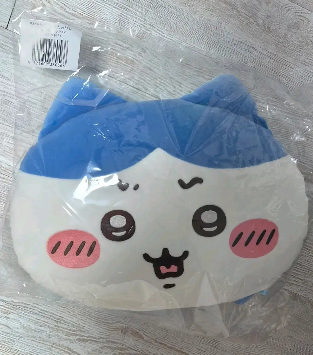 하치와레 투성이 다라케 쿠지 B상 쿠션 판매합니다.