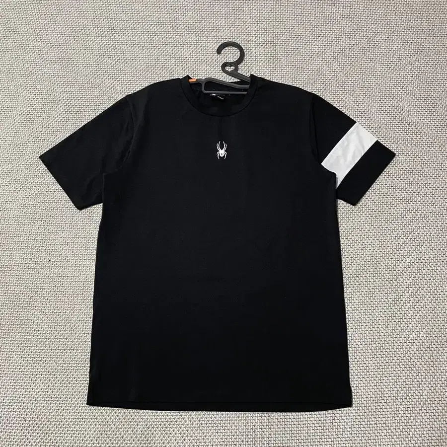 L 스파이더 라운드 반팔티 B.8267