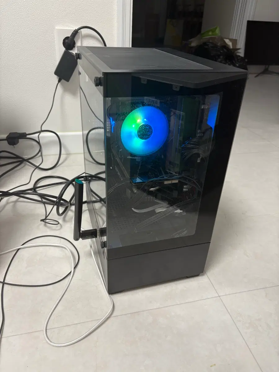 초급처!!!!) 라이젠 5600X / (보증)사파이어 퓨어 RX 9060 XT 16g / 32G RAM 풀셋