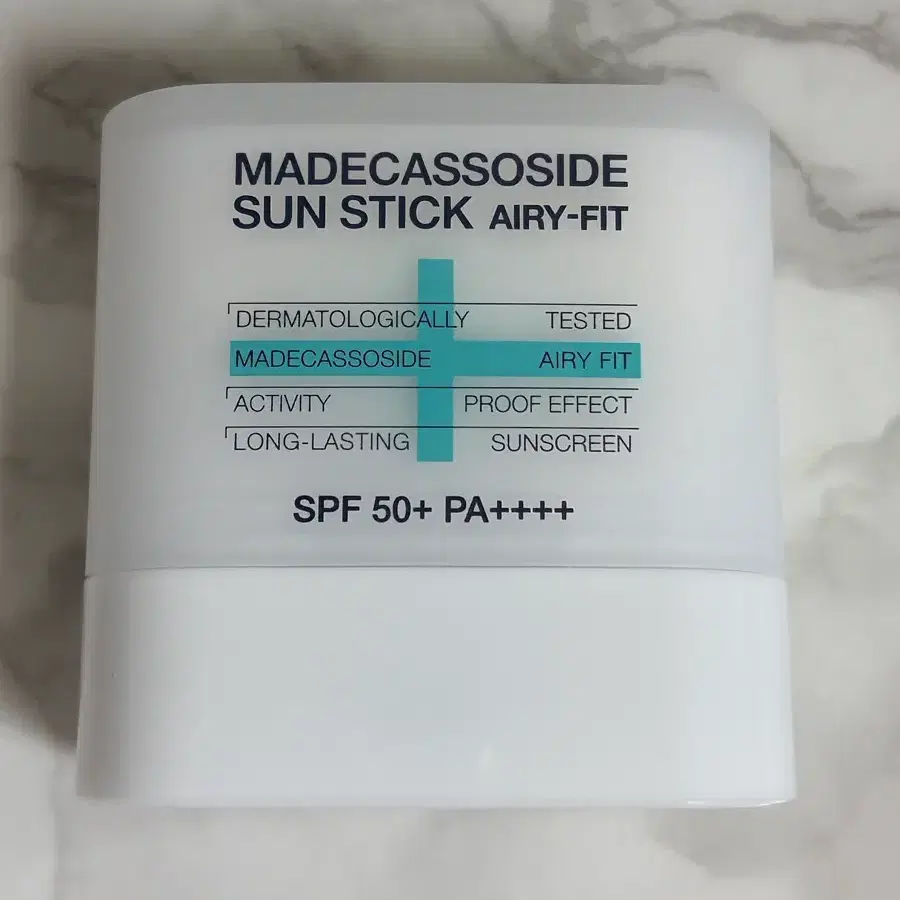 메디힐 마데카소사이드 선스틱 에어리 핏 SPF 50+ PA++++
