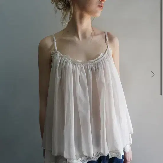 썬번프로젝트 ANGLED LACE SLEEVELESS BLOUSE CREAM