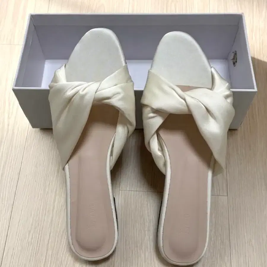 르브제 Bella slides (슬리퍼)