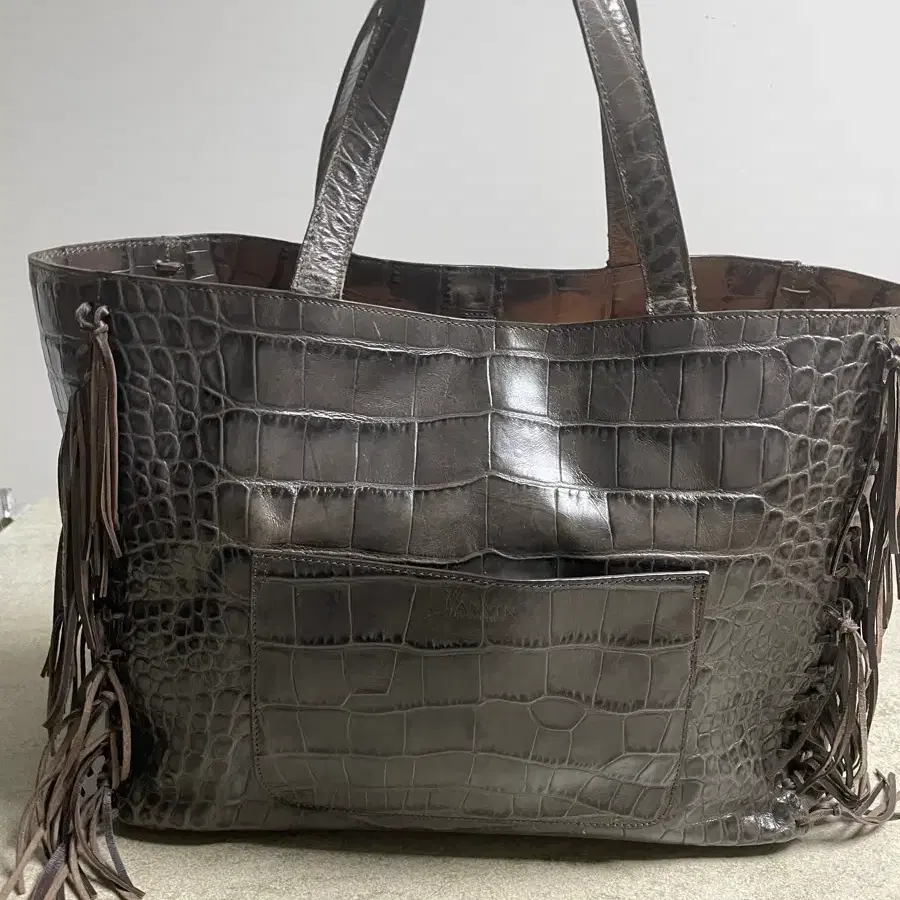 LANVIN 악어무늬 숄더백 태슬 장식