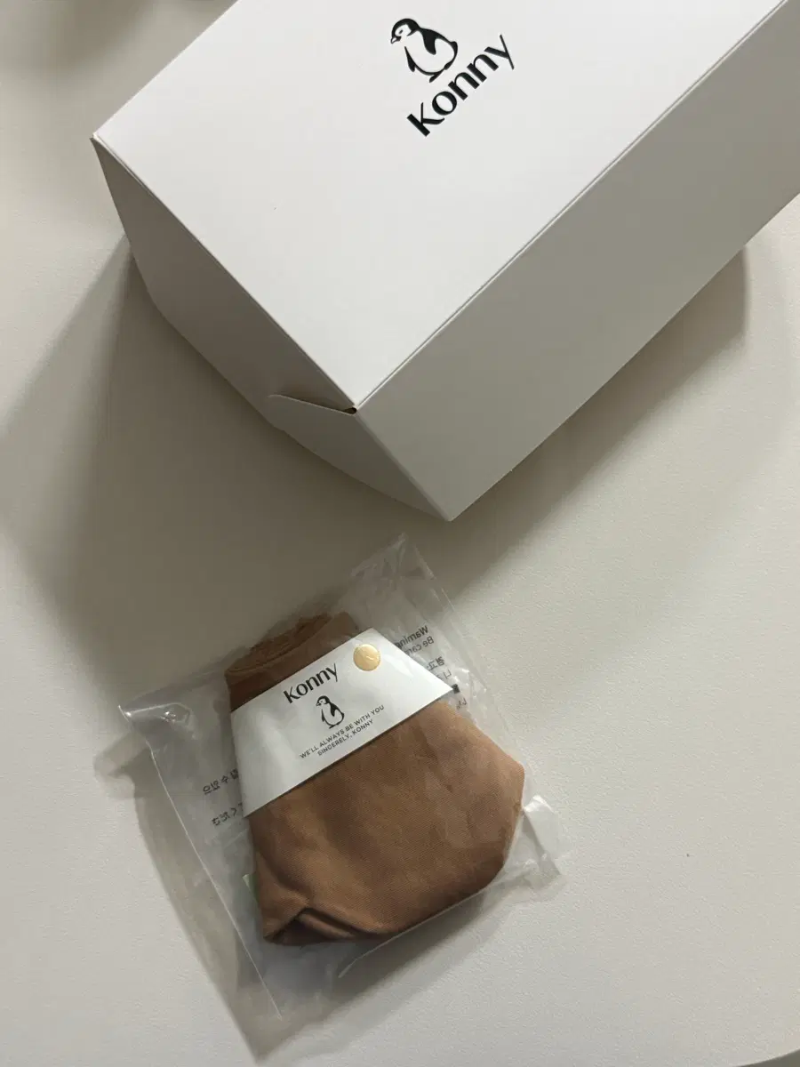 (미개봉) 코니 울타임 베스트 시그니처빕 카라멜브라운