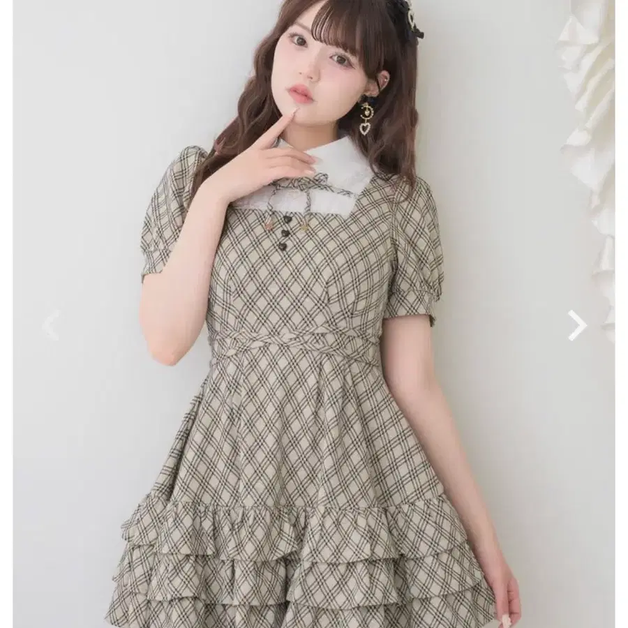 로지타 티어드 프릴 컷 원피스