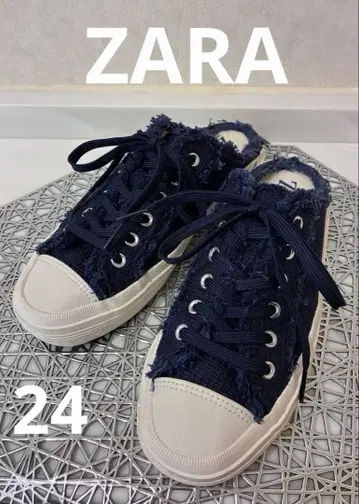 1회 착용 ZARA 크로그 스니커즈 24