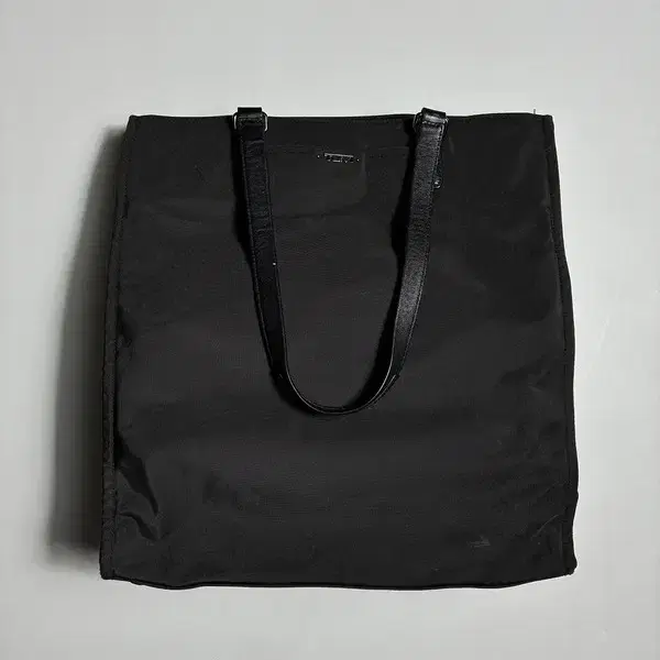 투미 TUMI 블랙 나일론 토트백 PR2415