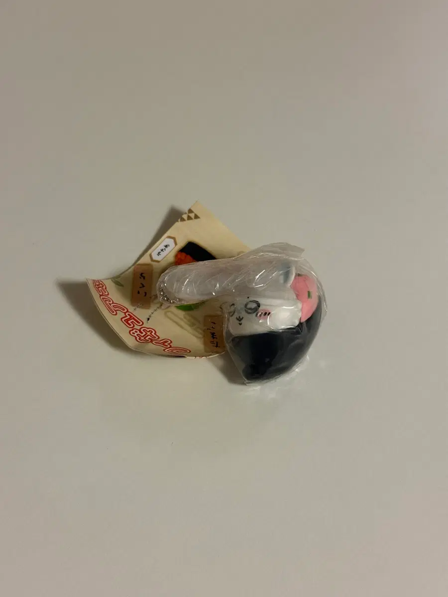 먼작귀 치이카와 스시 가챠 모몽가