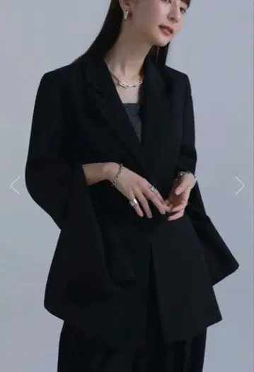 [ louren ] 슬릿 슬리브 테일러드 재킷 블랙