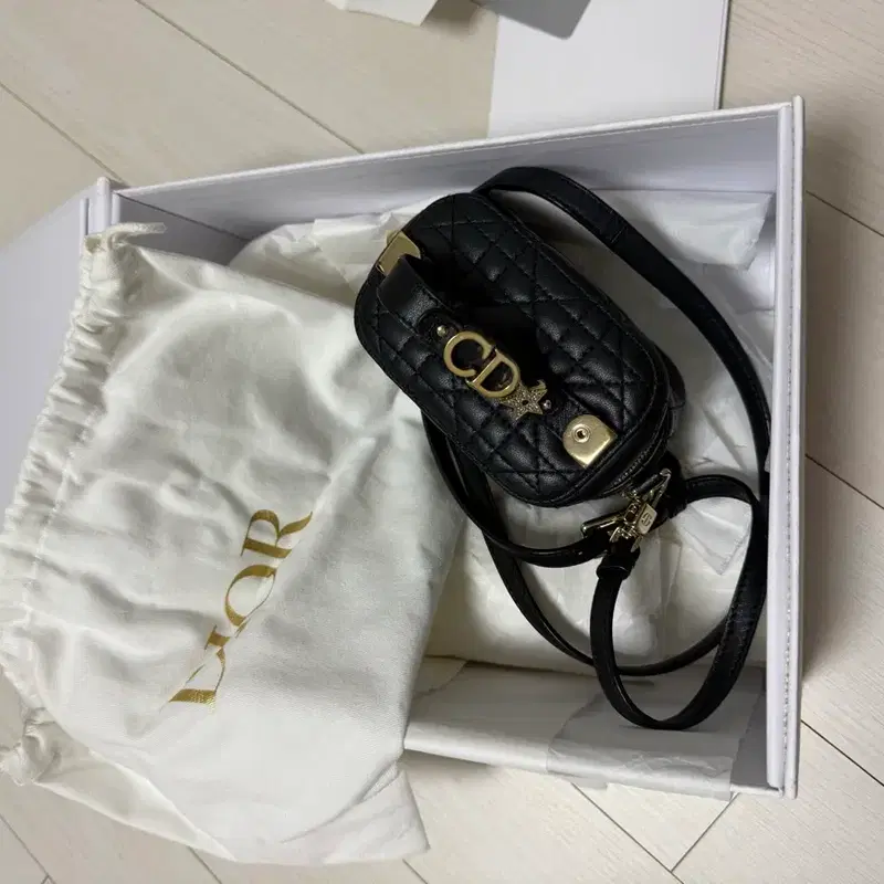 디올 베니티백 미니 램스킨
