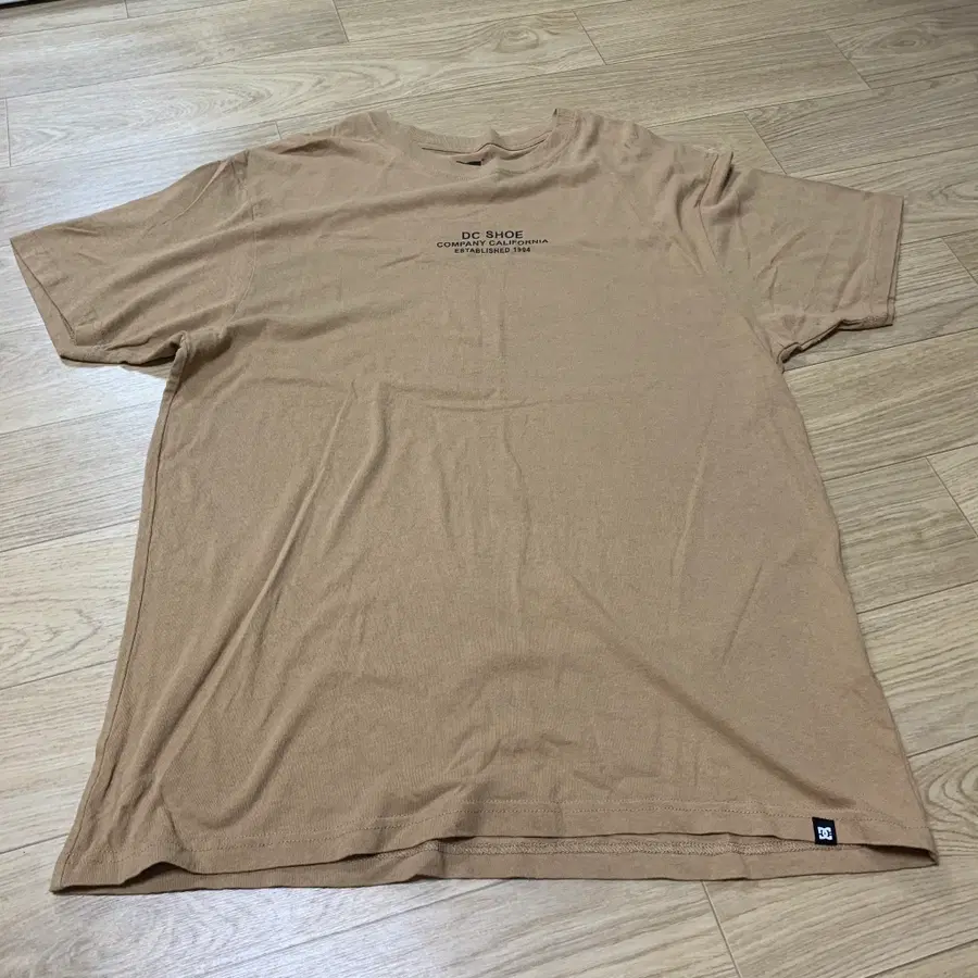 M)DC SHOES 일본 유통 백 프린팅 서클 타이포 그래픽 반팔 티셔츠