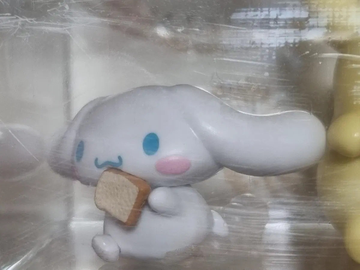 산리오 식빵먹는 시나모롤