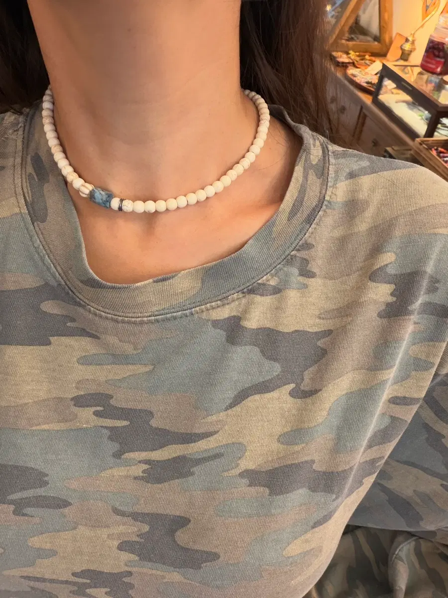SEA TURQUOISE & HOWLITE NECKLACE