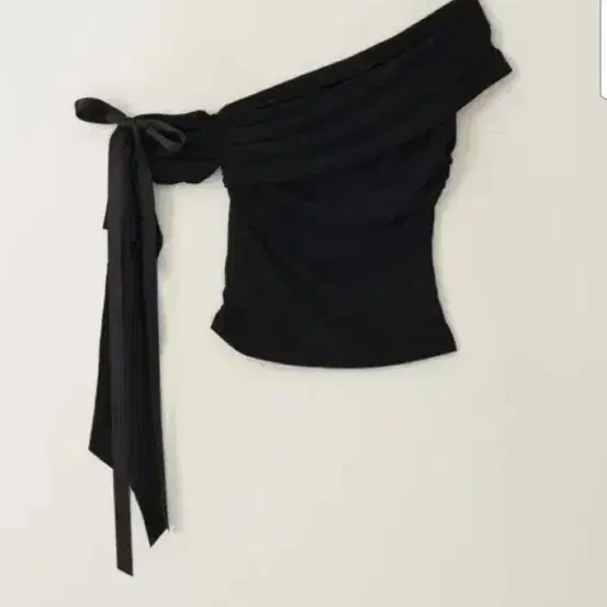 더티스 오프숄더 티셔츠 MONT BLANC SHIRRING OFF SHOULDER T-SHIRT