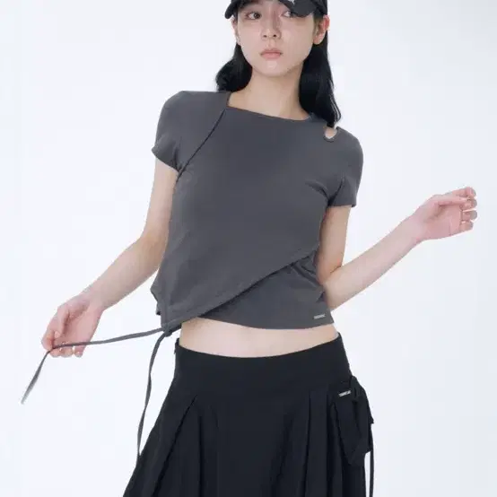미세키서울 Cutout shirring layered shortsleeve CHARCOAL