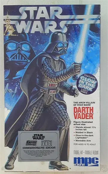 MPC AUTHENTIC SCALE MODEL KIT DARTH VADER ( GLOW IN THE DARK )