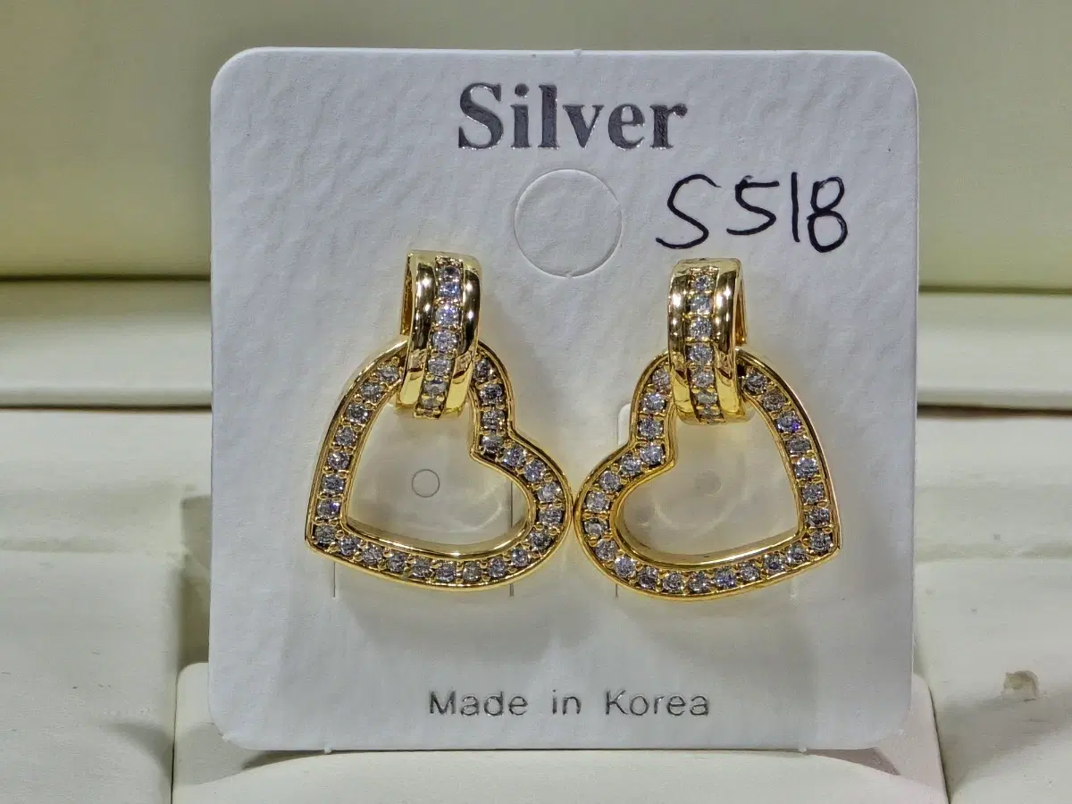 골드 하트 큐빅 은침 귀걸이 SS18