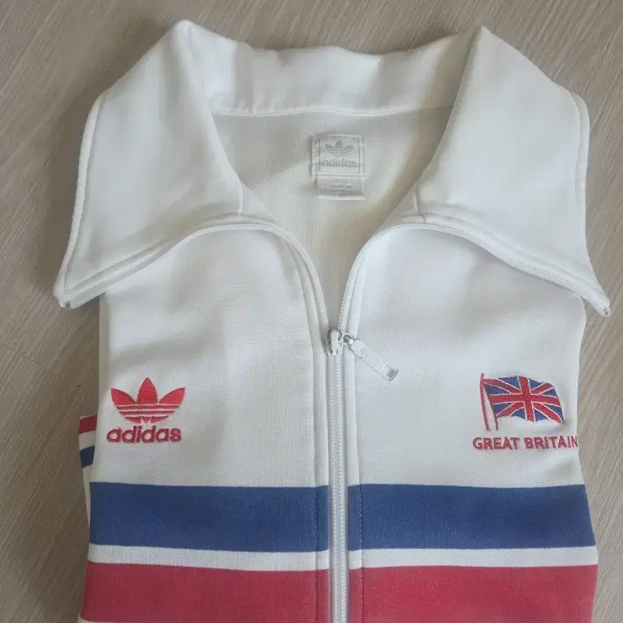아디다스신영국트랙탑 L 100size 팝니다 [국내매장판민트급]