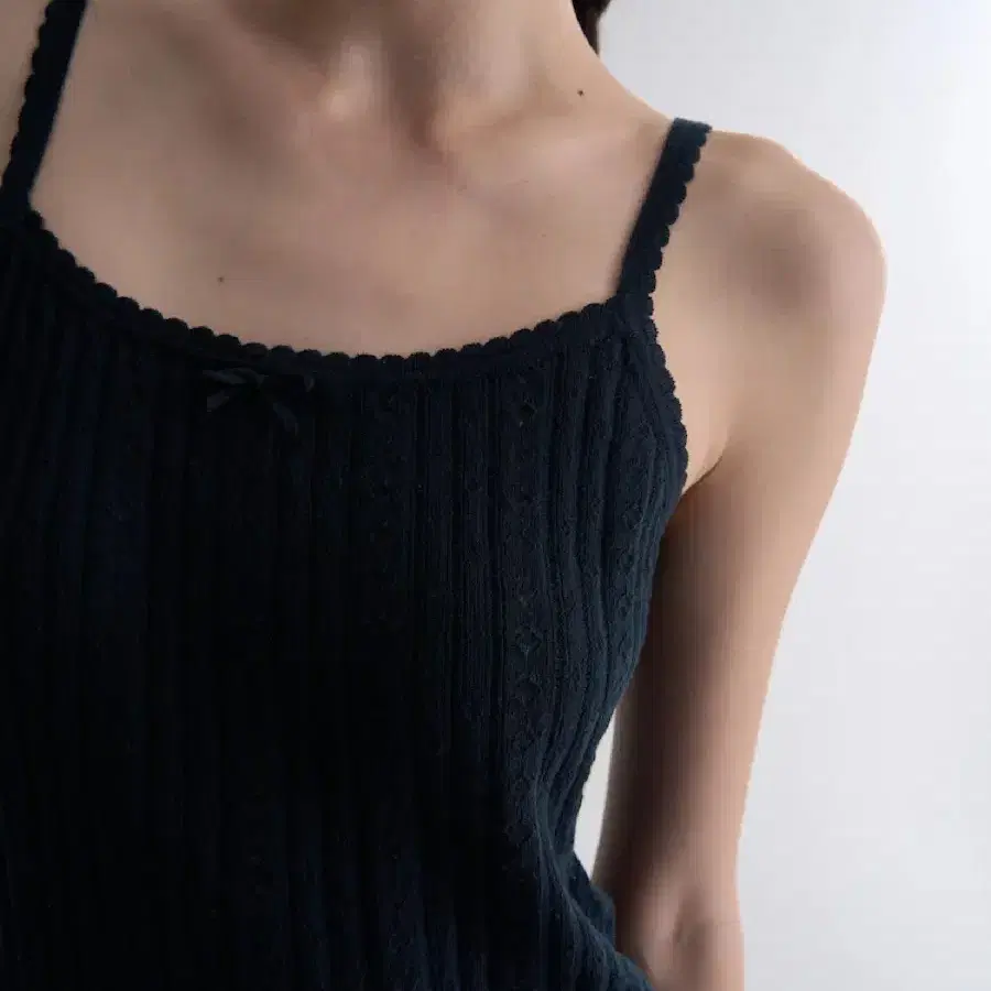 에잇세컨즈 스카시 슬리브리스 네이비 L